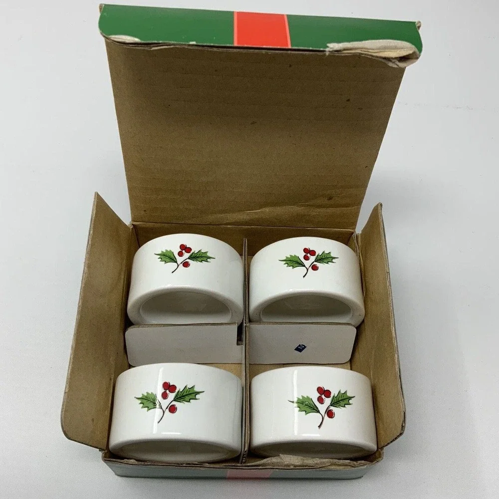 Vintage Christmas Napkin Ring‎ Set (4) Holly Red Berry Porcelain Japan W/Box